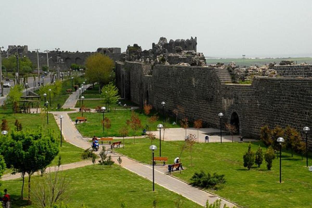 Sur. Diyarbakir Fortress Диярбакыр. Культурный ландшафт «крепость Диярбакыр[en] и сады Хевсель». Крепость Диярбакыр, Турция. Диарбекир Турция.